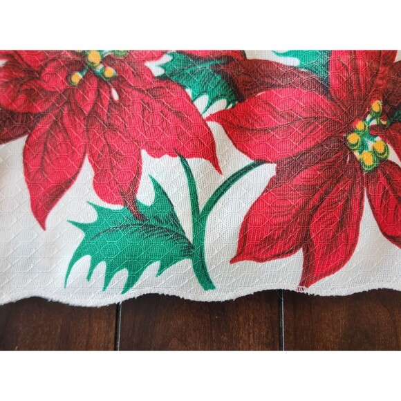 Poinsettia Tablecloth Rectangle 96x60 inches Scalloped Edge - Picture 6 of 6